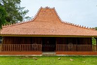 november-2022-jakarta-indonesia-javanese-traditional-houses-indonesian-traditional-houses-are-often-called-joglo-houses-wooden-architecture-photo Traditional Indonesian weaving techniques textiles